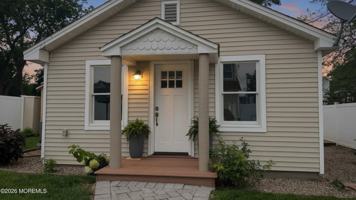 featured image of 919 Ellison Ave