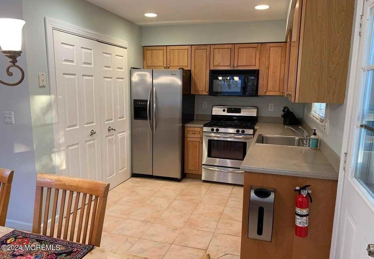508 Asbury Ave - Photo 2 of 10