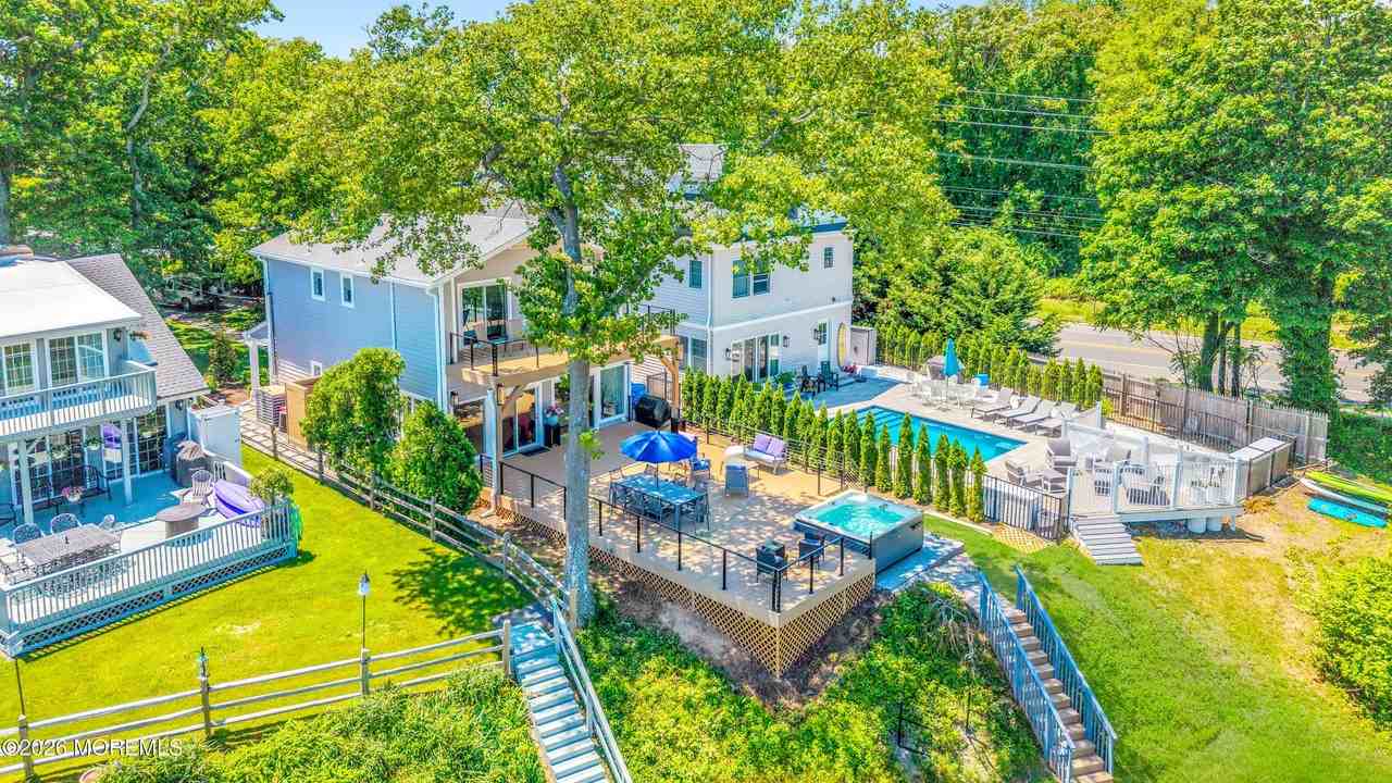 637 Beacon Blvd - Photo 2 of 37