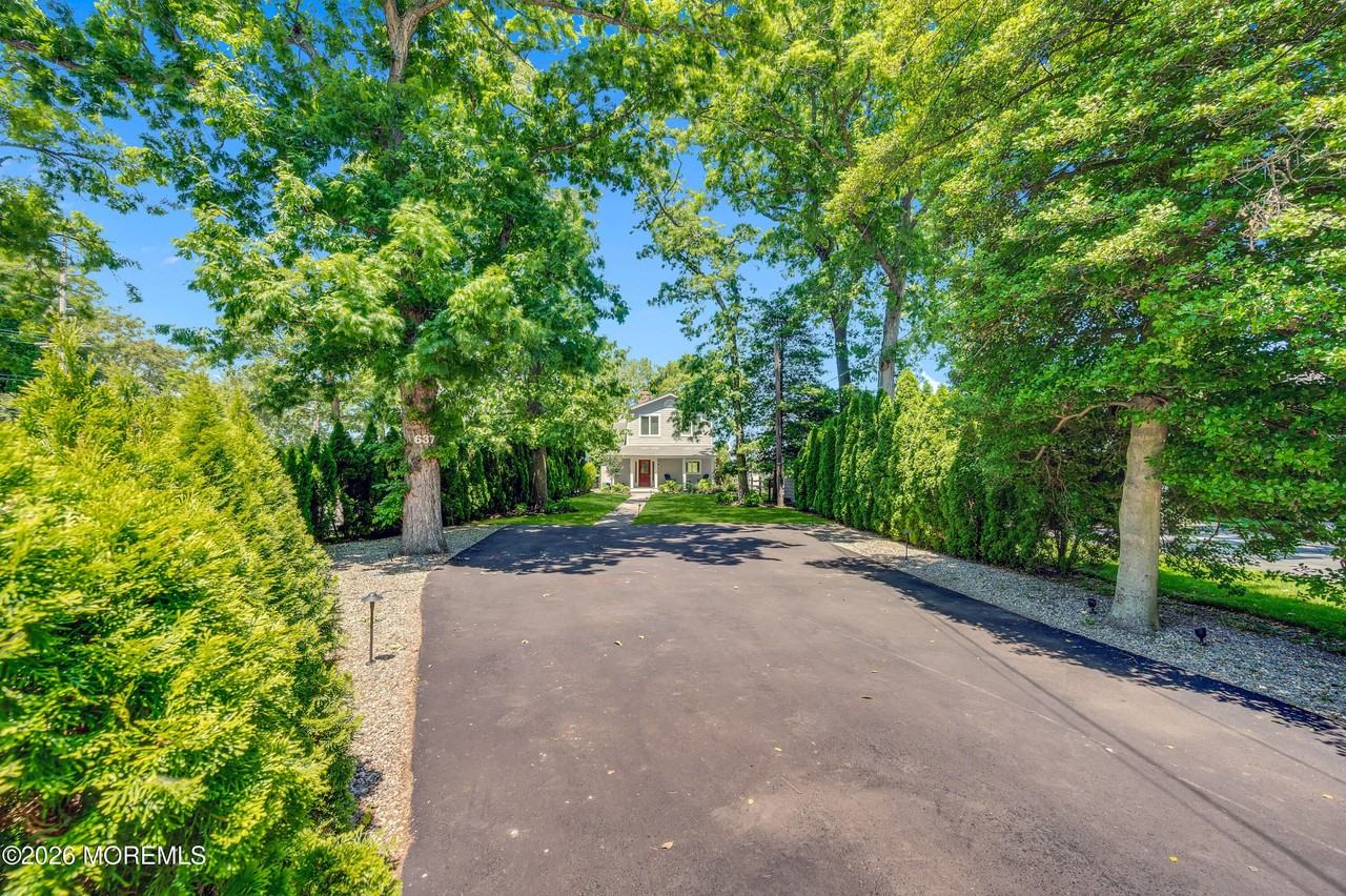 637 Beacon Blvd - Photo 3 of 37