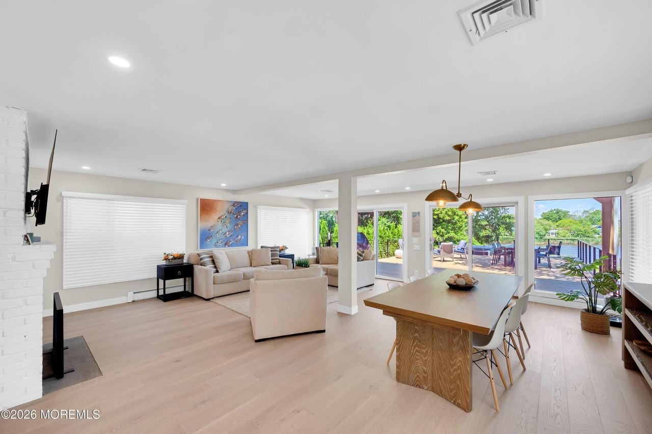 637 Beacon Blvd - Photo 7 of 37