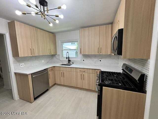 813 Roseld Ave - Photo 5 of 17