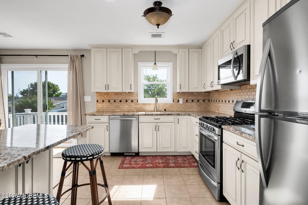 116 Cornell Ave - Photo 6 of 22