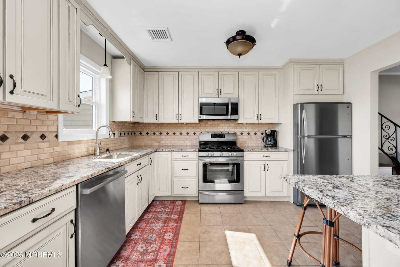 116 Cornell Ave - Photo 7 of 22
