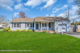 19 Bradley Ave - Photo 1 of 1