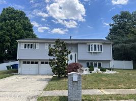 featured image of 12 White Dr
