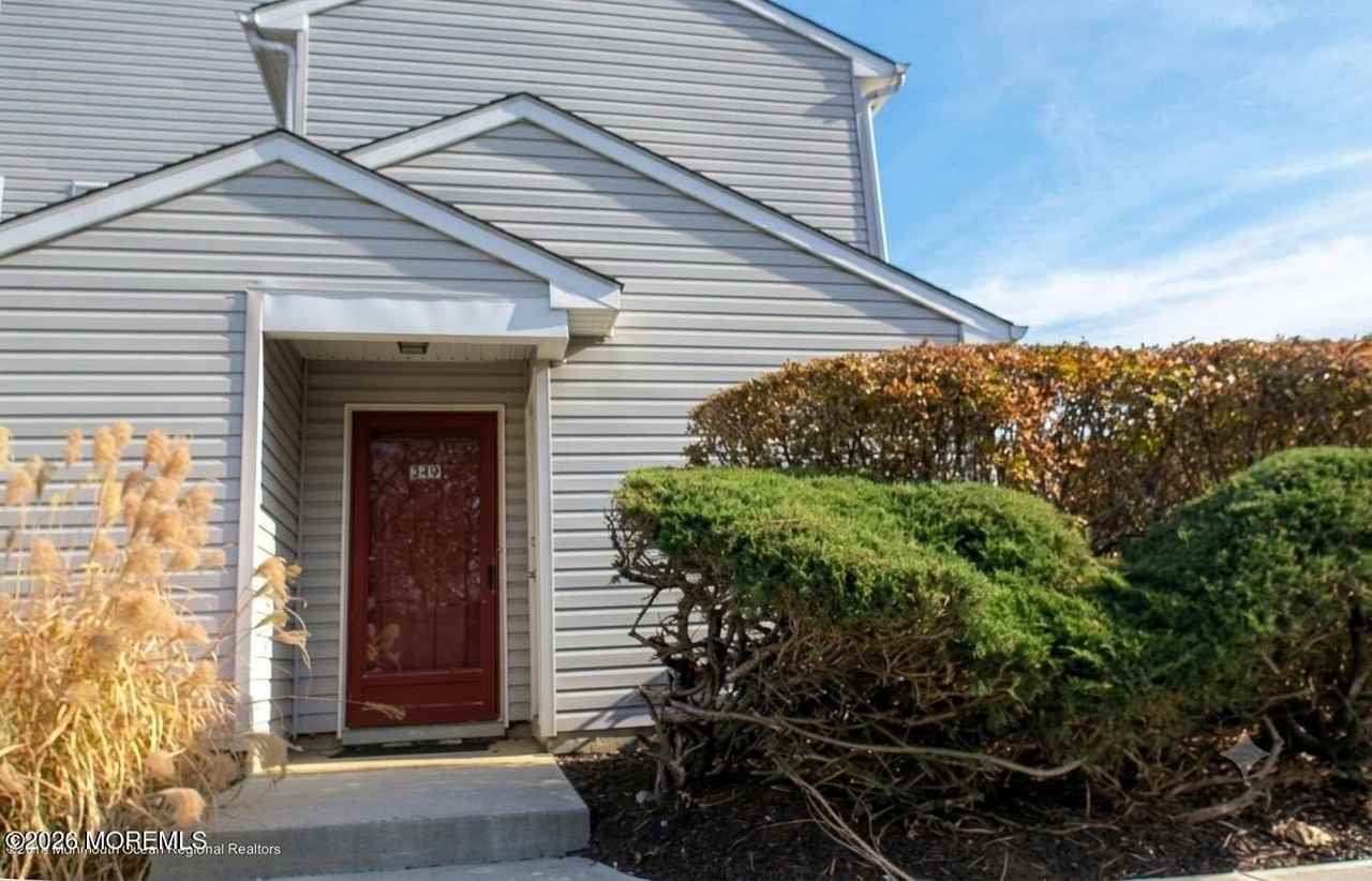 349 Yorkshire Pl - Photo 2 of 22