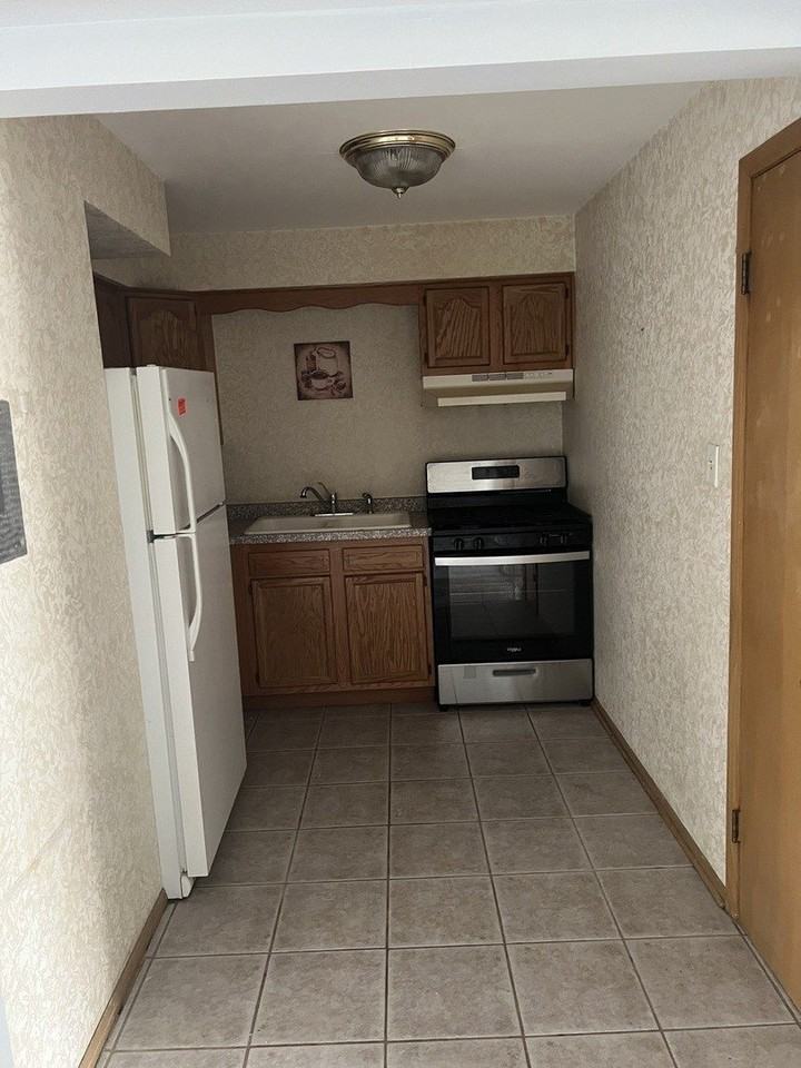 8739 S Roberts Rd #2 - Photo 5 of 14
