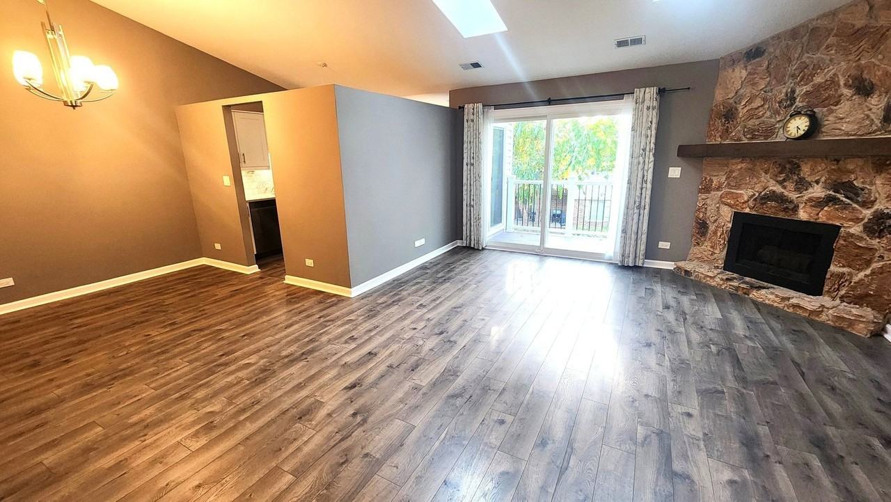 1522 Commodore Ct #6 - Photo 3 of 23