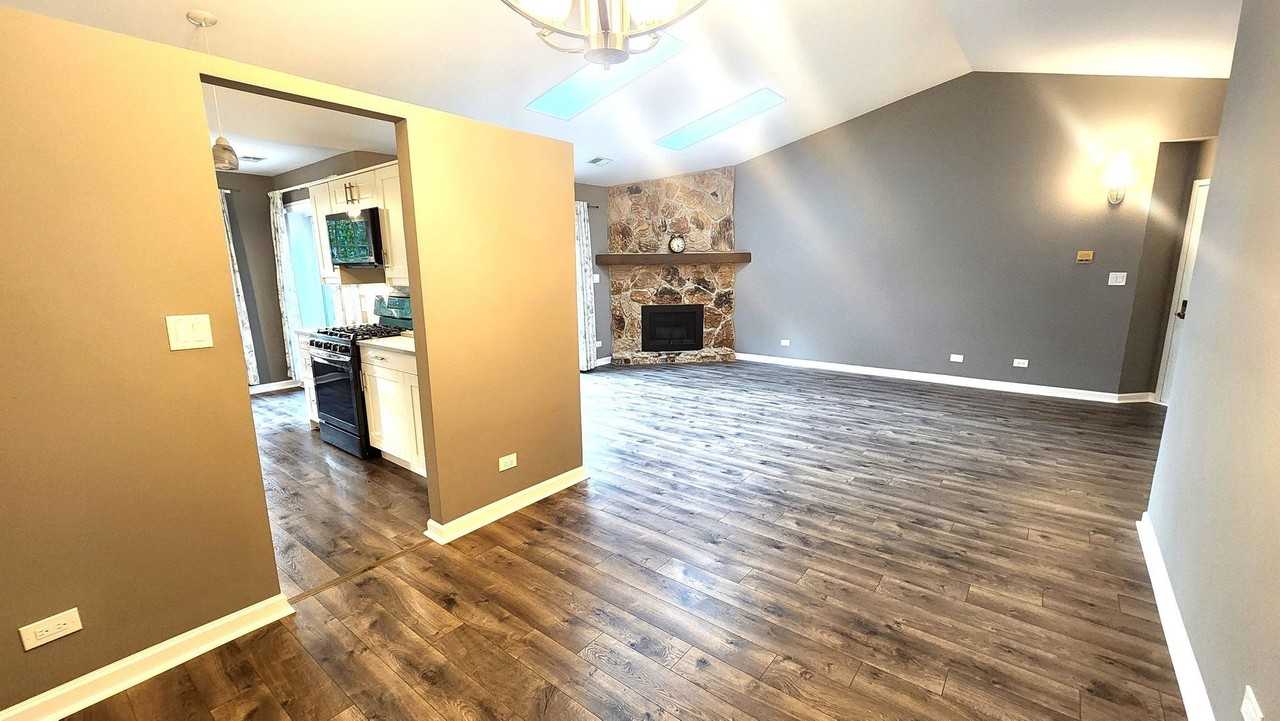 1522 Commodore Ct #6 - Photo 4 of 23