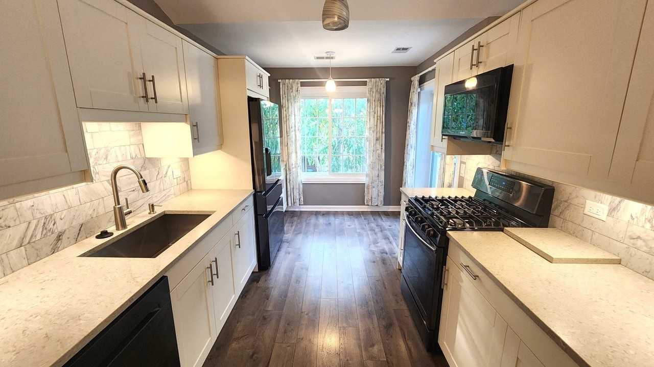 1522 Commodore Ct #6 - Photo 5 of 23