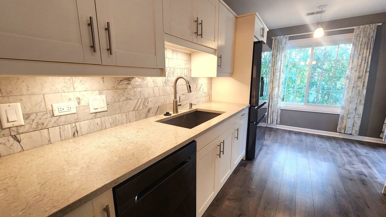 1522 Commodore Ct #6 - Photo 6 of 23