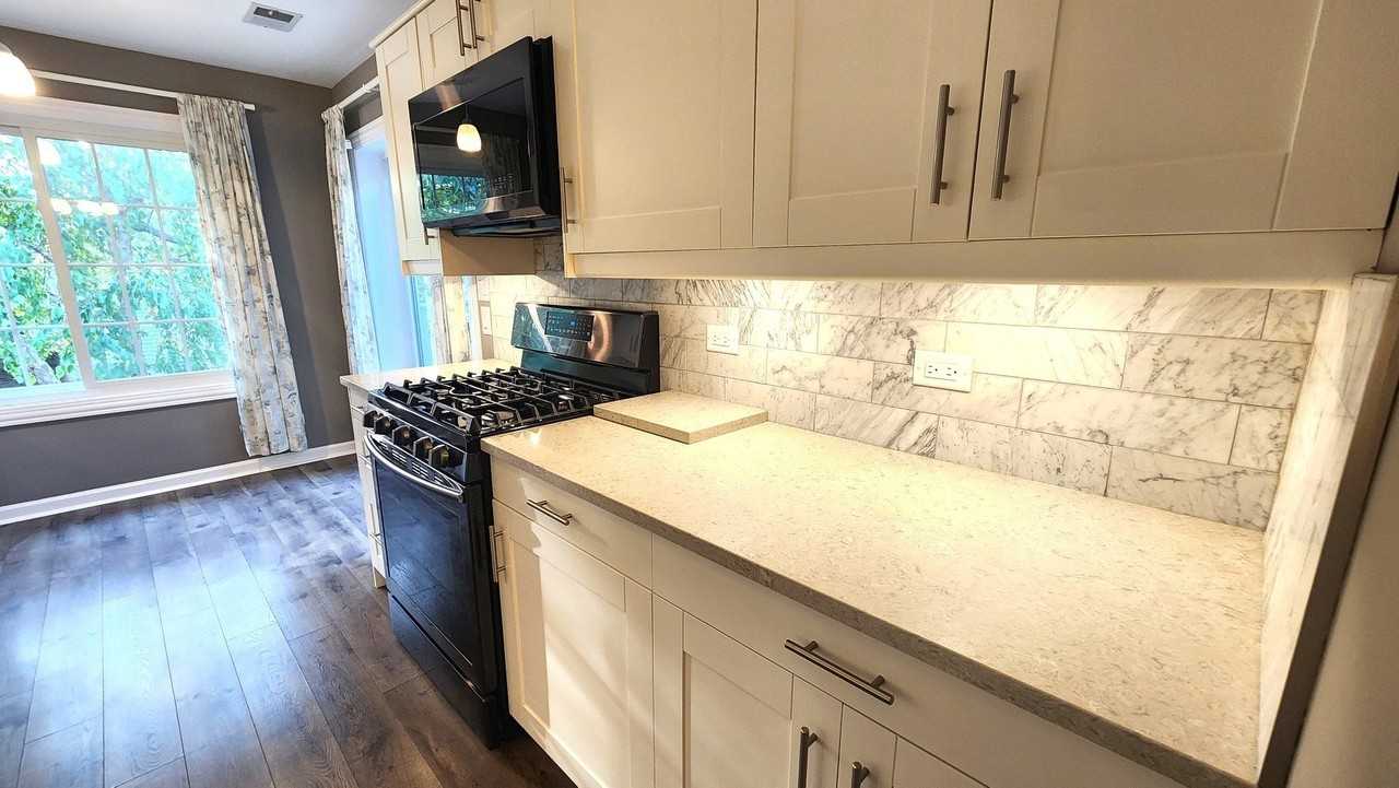 1522 Commodore Ct #6 - Photo 7 of 23