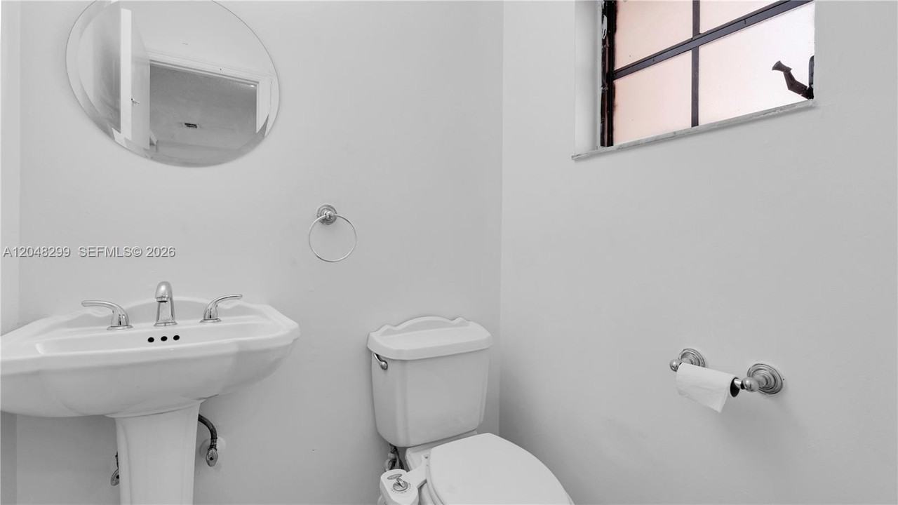 17908 Nw 68th Ave - Photo 4 of 8