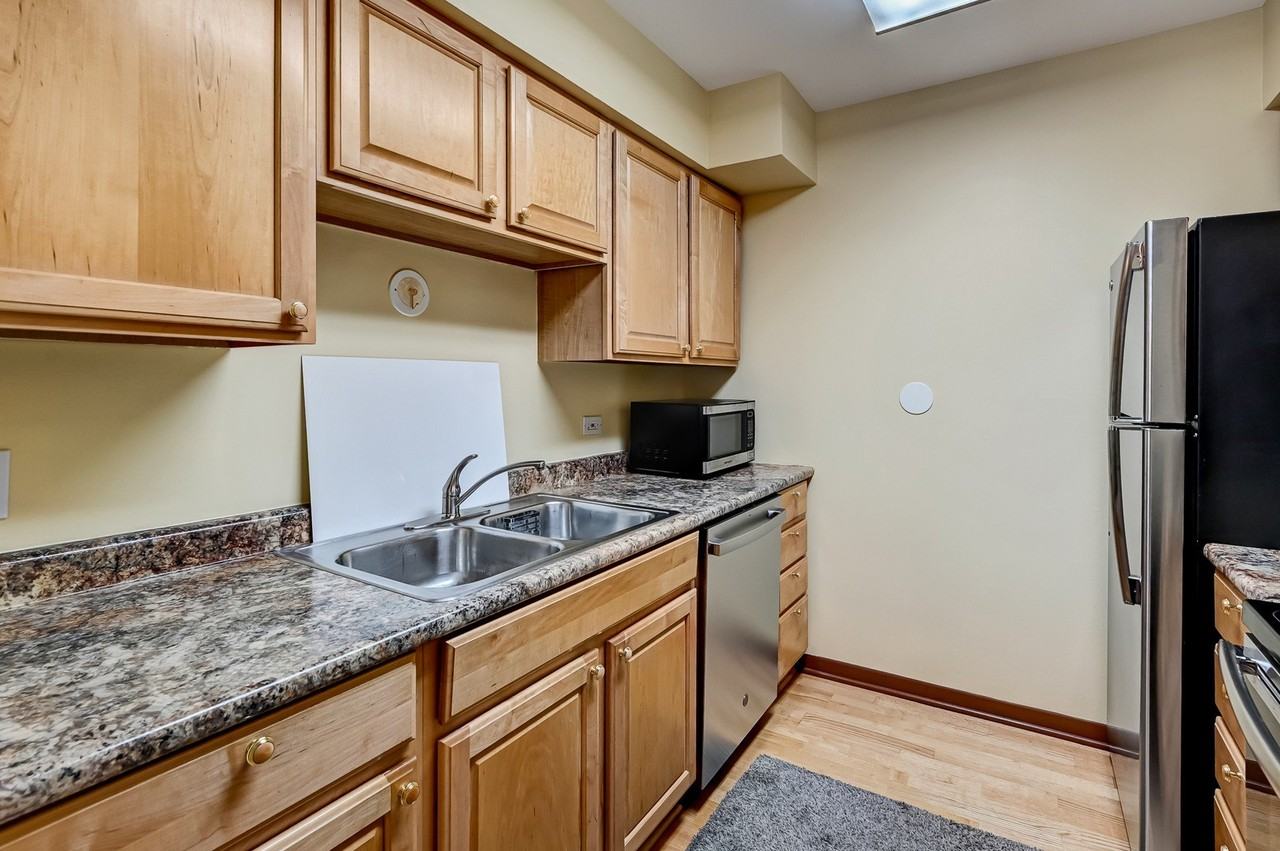 6184 Pinewood Ct #302 - Photo 4 of 10