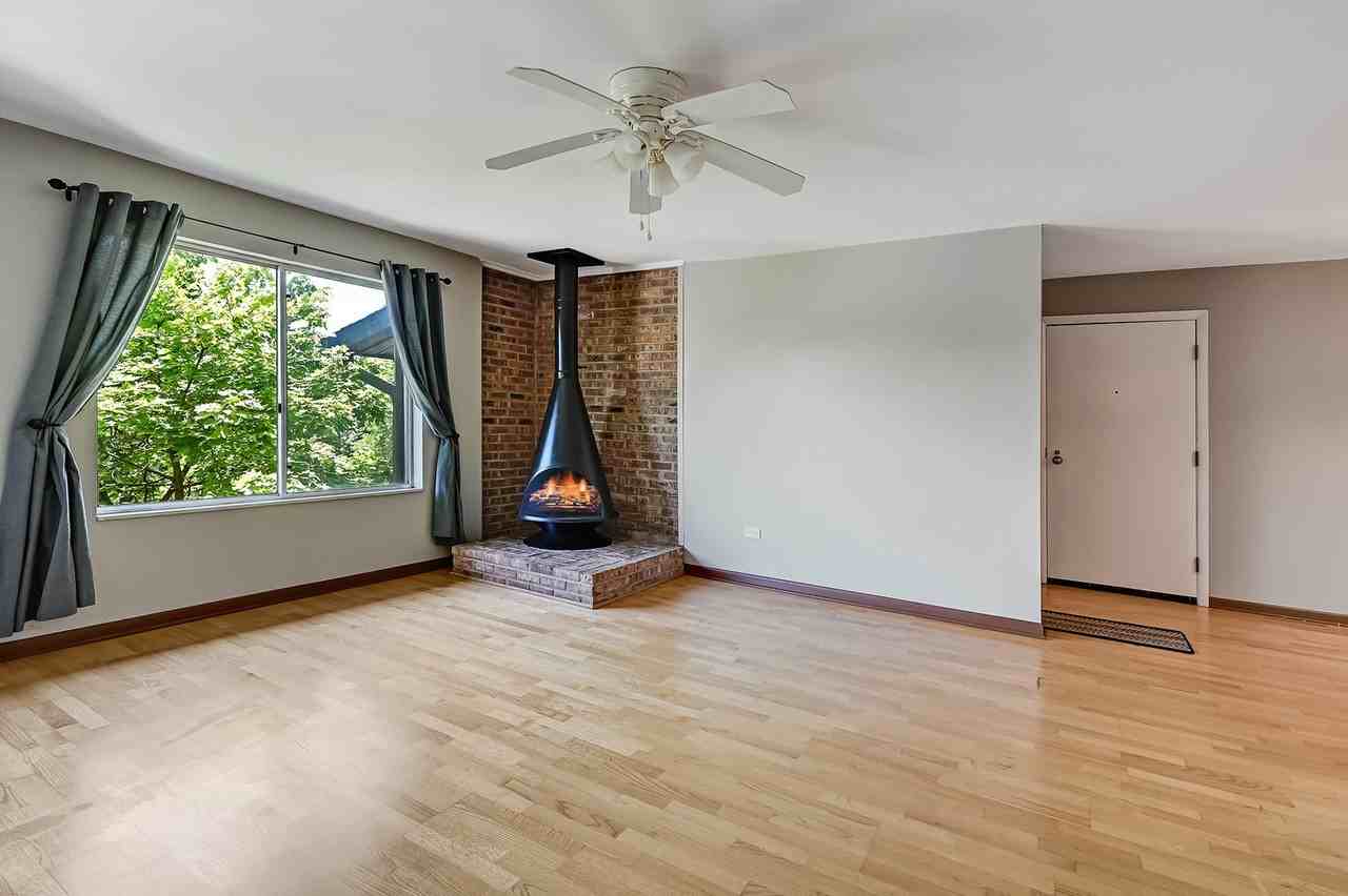 6184 Pinewood Ct #302 - Photo 7 of 10