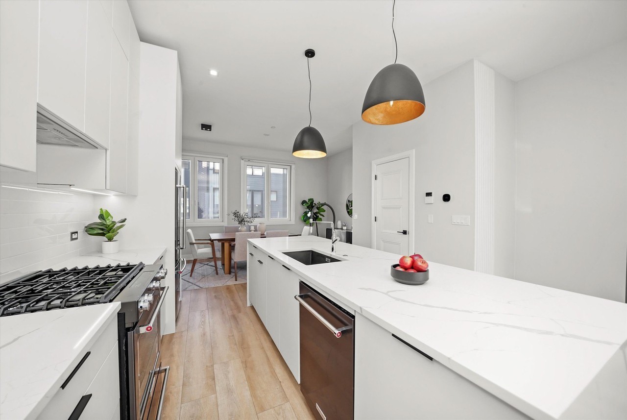 4246 W Belmont Ave - Photo 5 of 33
