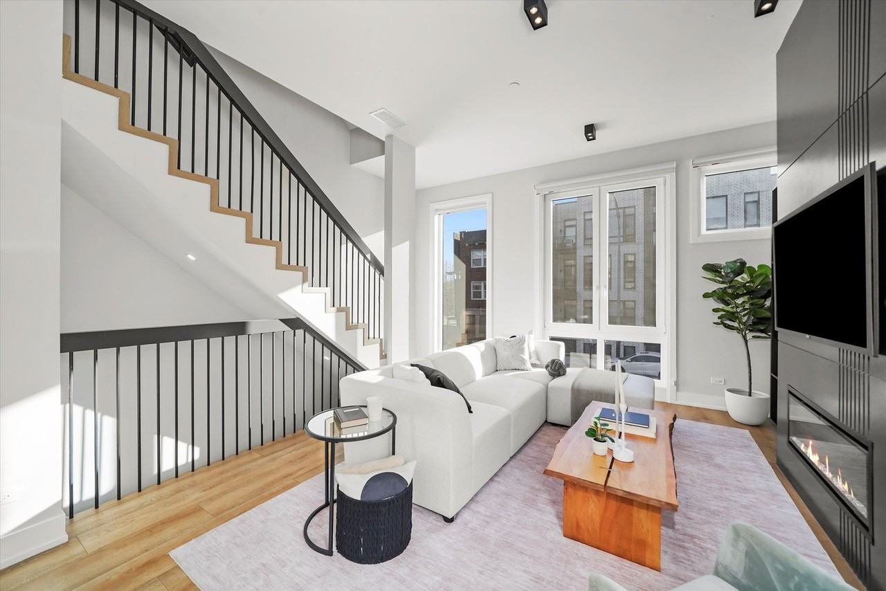 4246 W Belmont Ave - Photo 7 of 33