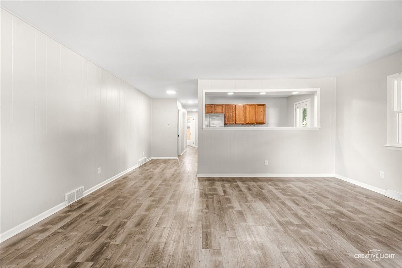 1528 Oak Ln - Photo 2 of 16
