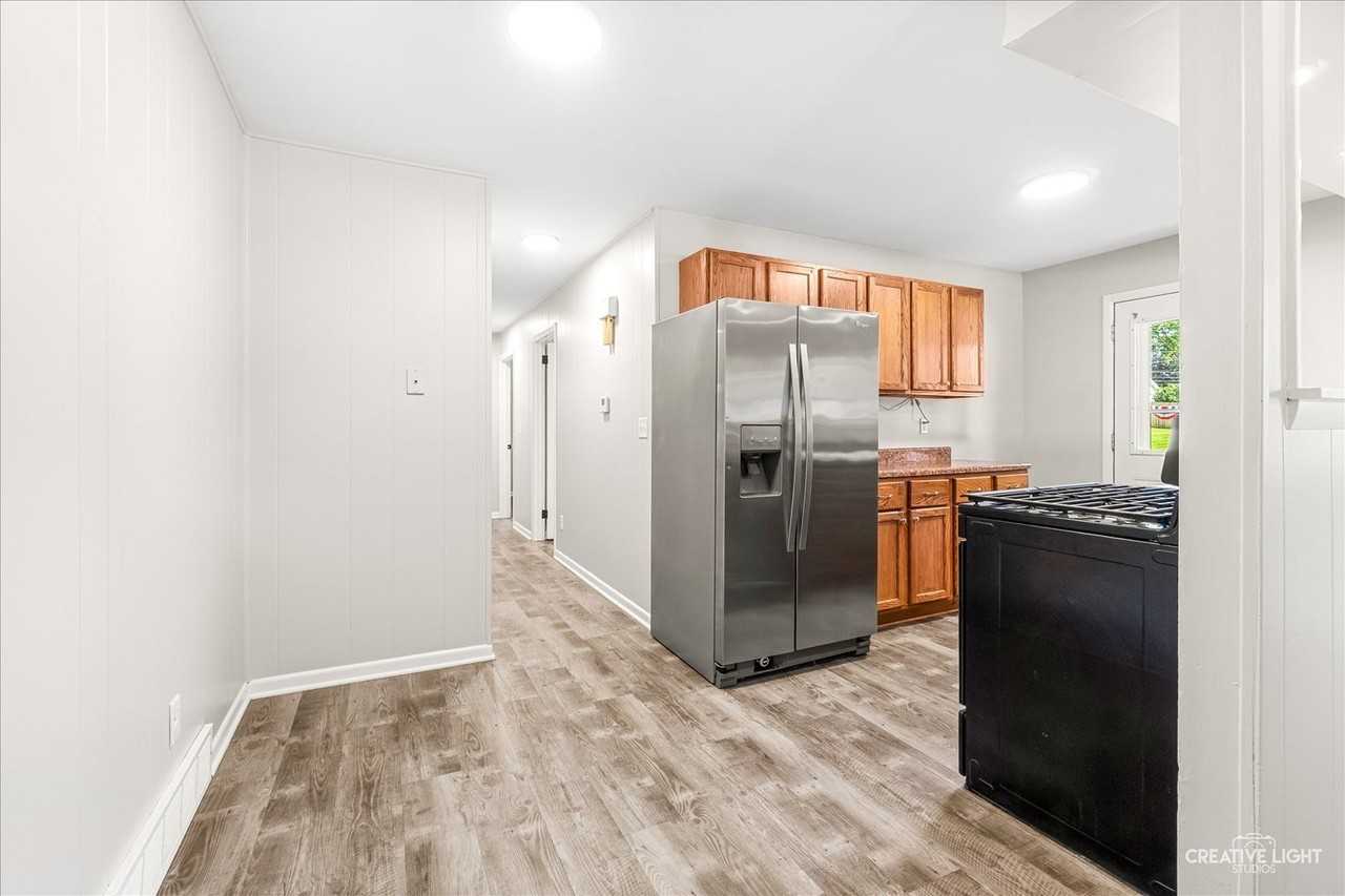 1528 Oak Ln - Photo 4 of 16