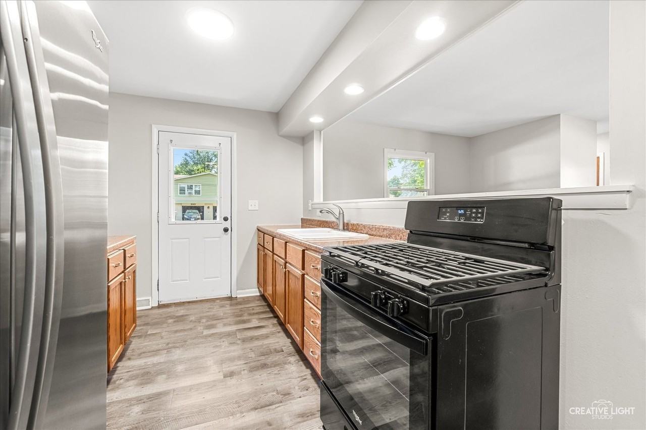 1528 Oak Ln - Photo 5 of 16