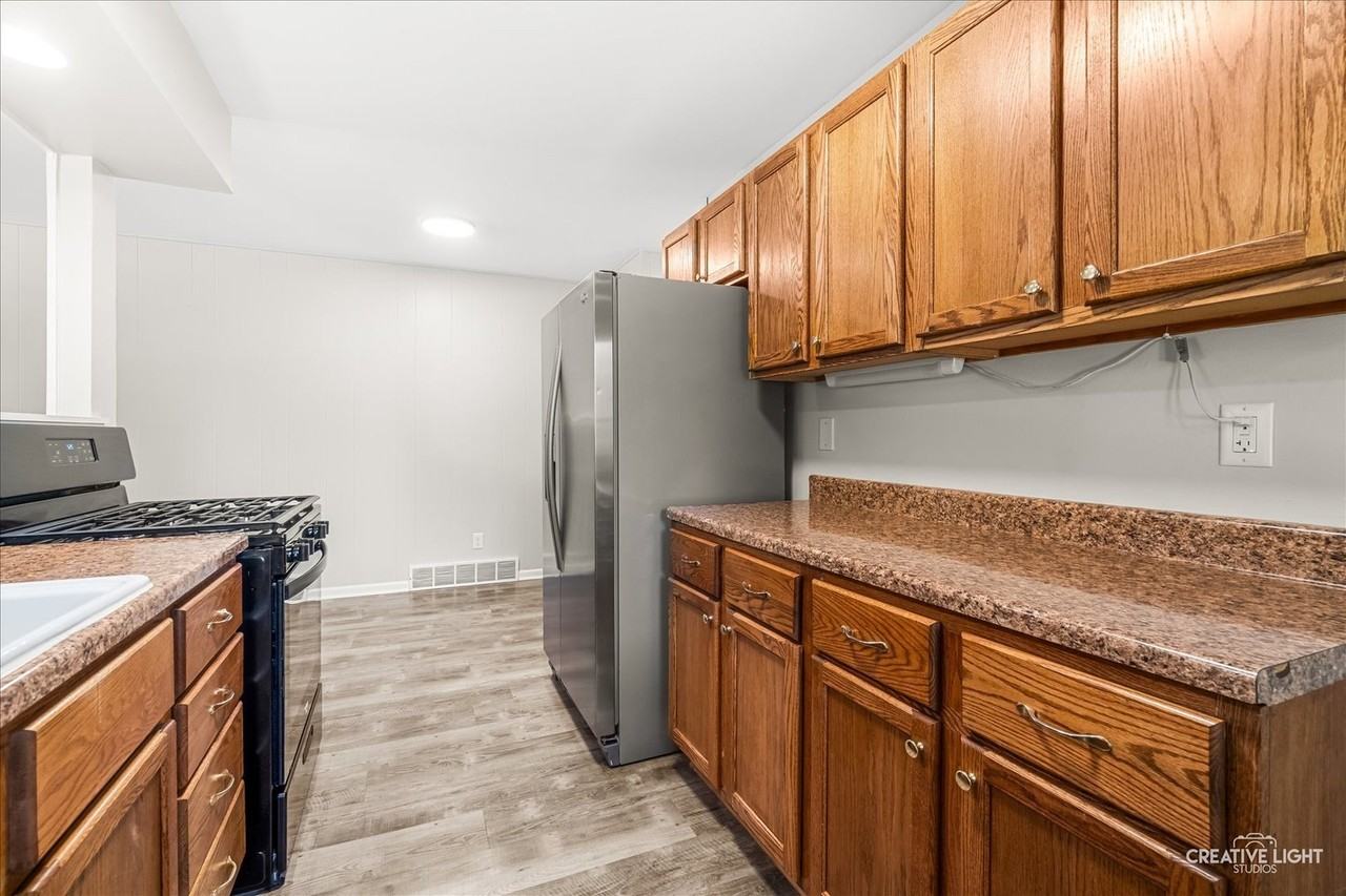 1528 Oak Ln - Photo 6 of 16