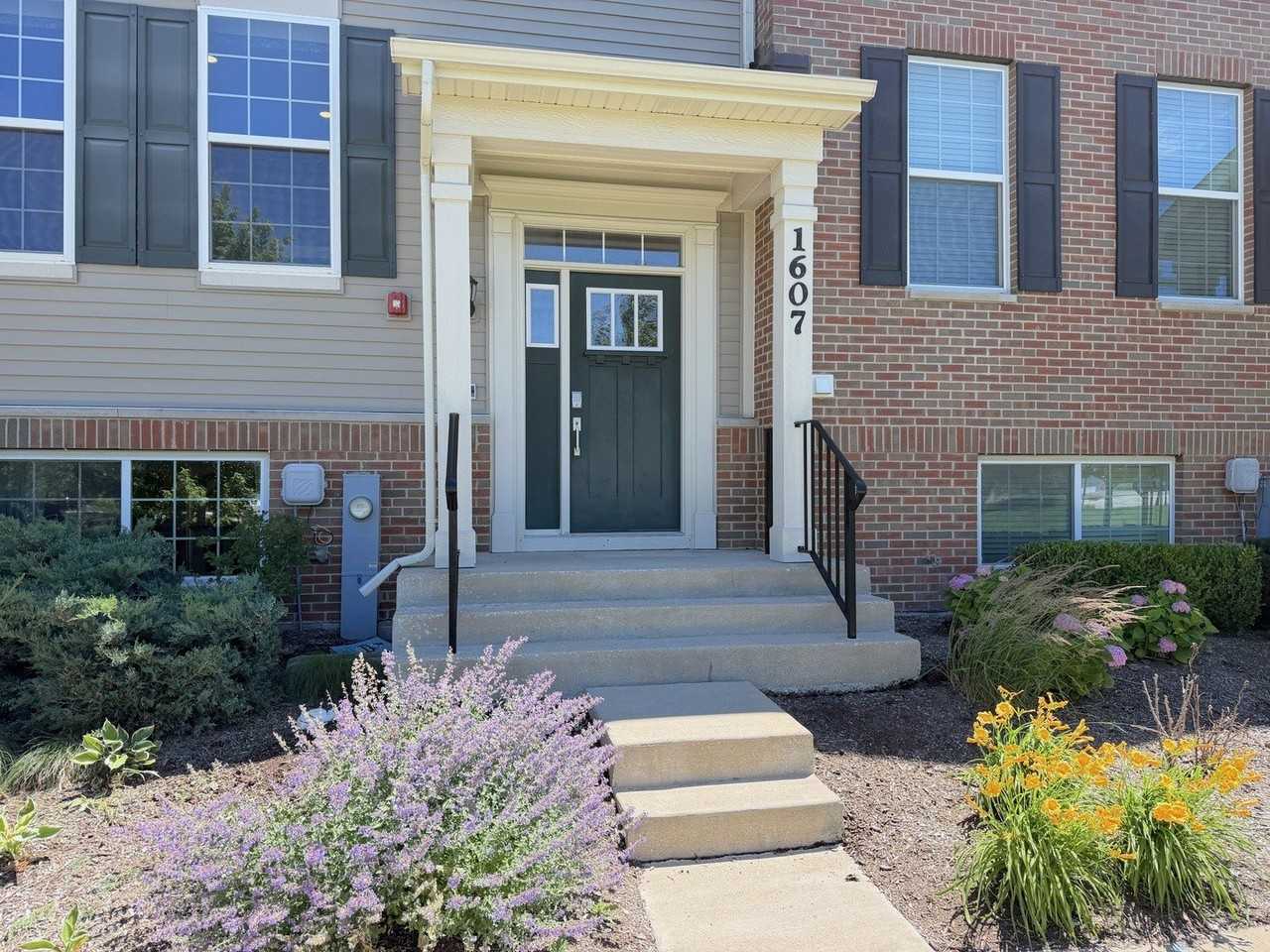 1607 Carlstedt Dr - Photo 2 of 10