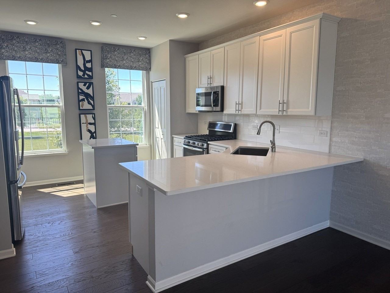 1607 Carlstedt Dr - Photo 3 of 10