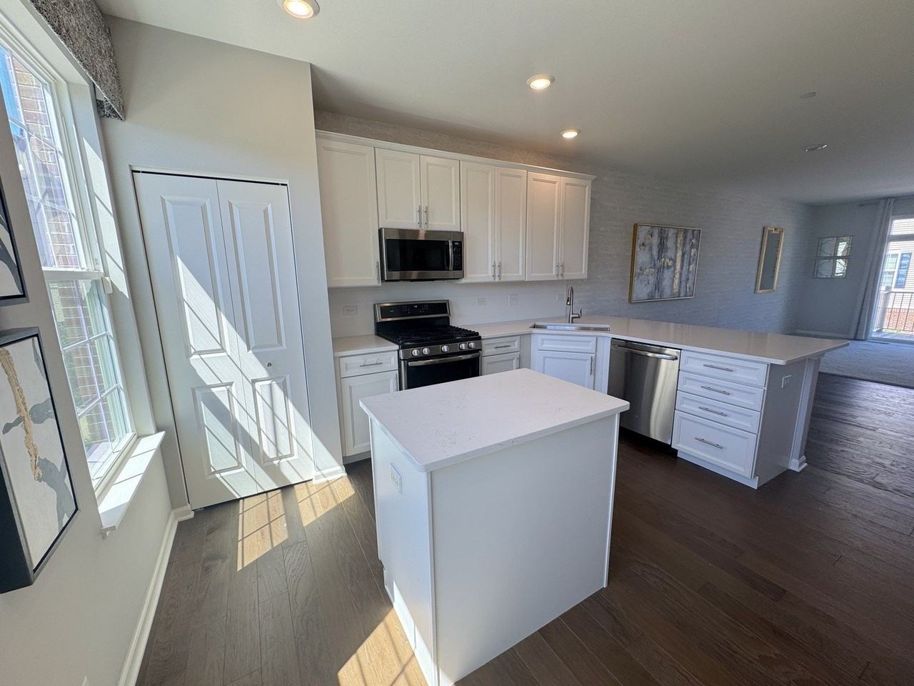 1607 Carlstedt Dr - Photo 4 of 10