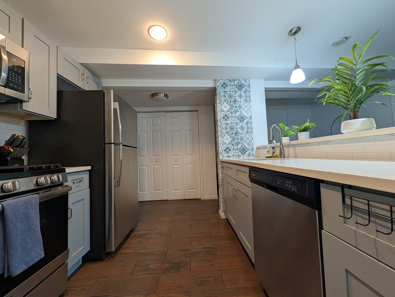 2324 W Monroe St #G - Photo 2 of 12