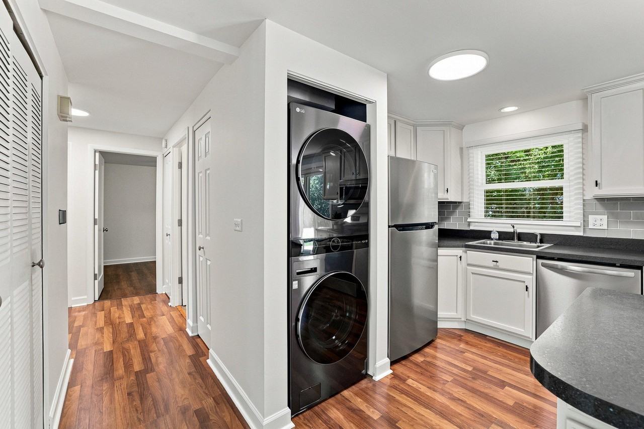 924 Bradford Ln - Photo 6 of 35