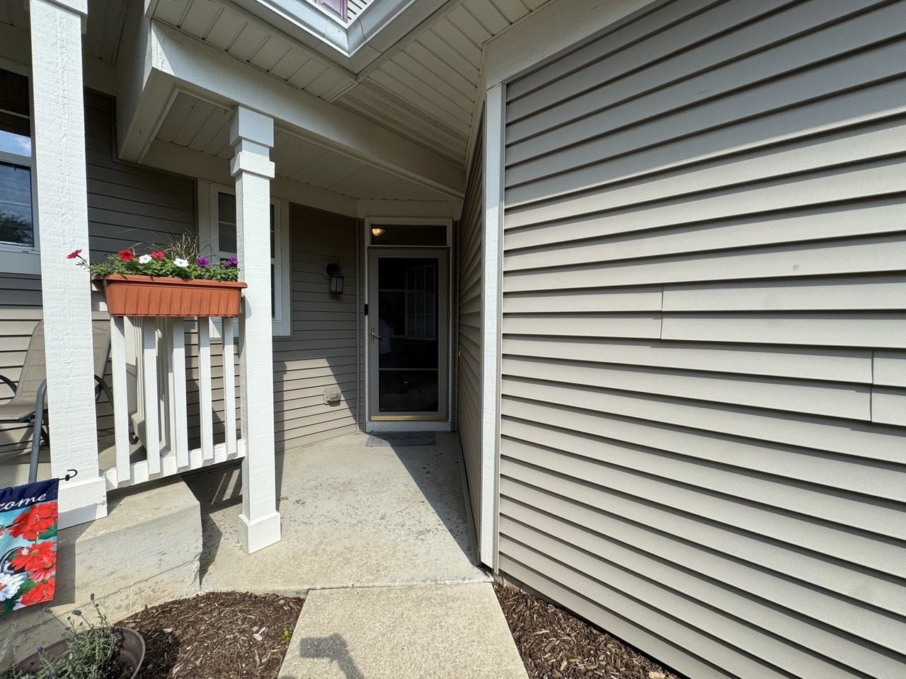 2956 Rutland Cir - Photo 2 of 15
