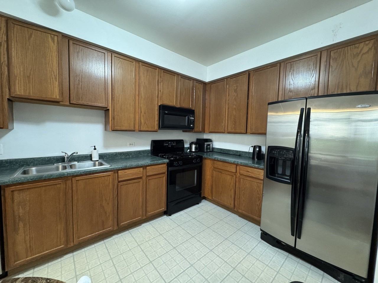 2956 Rutland Cir - Photo 3 of 15