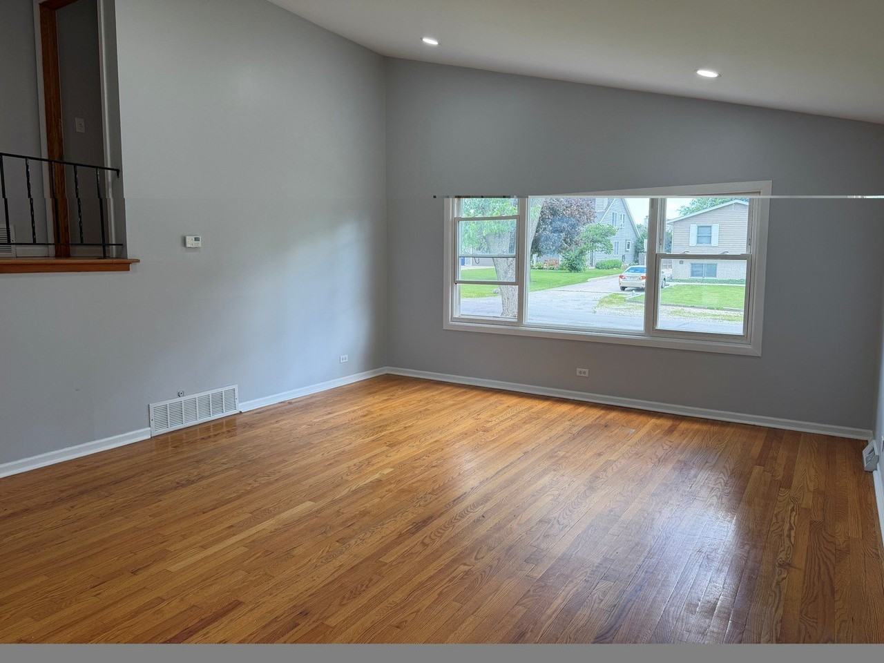 934 S Harvard Ave - Photo 3 of 14