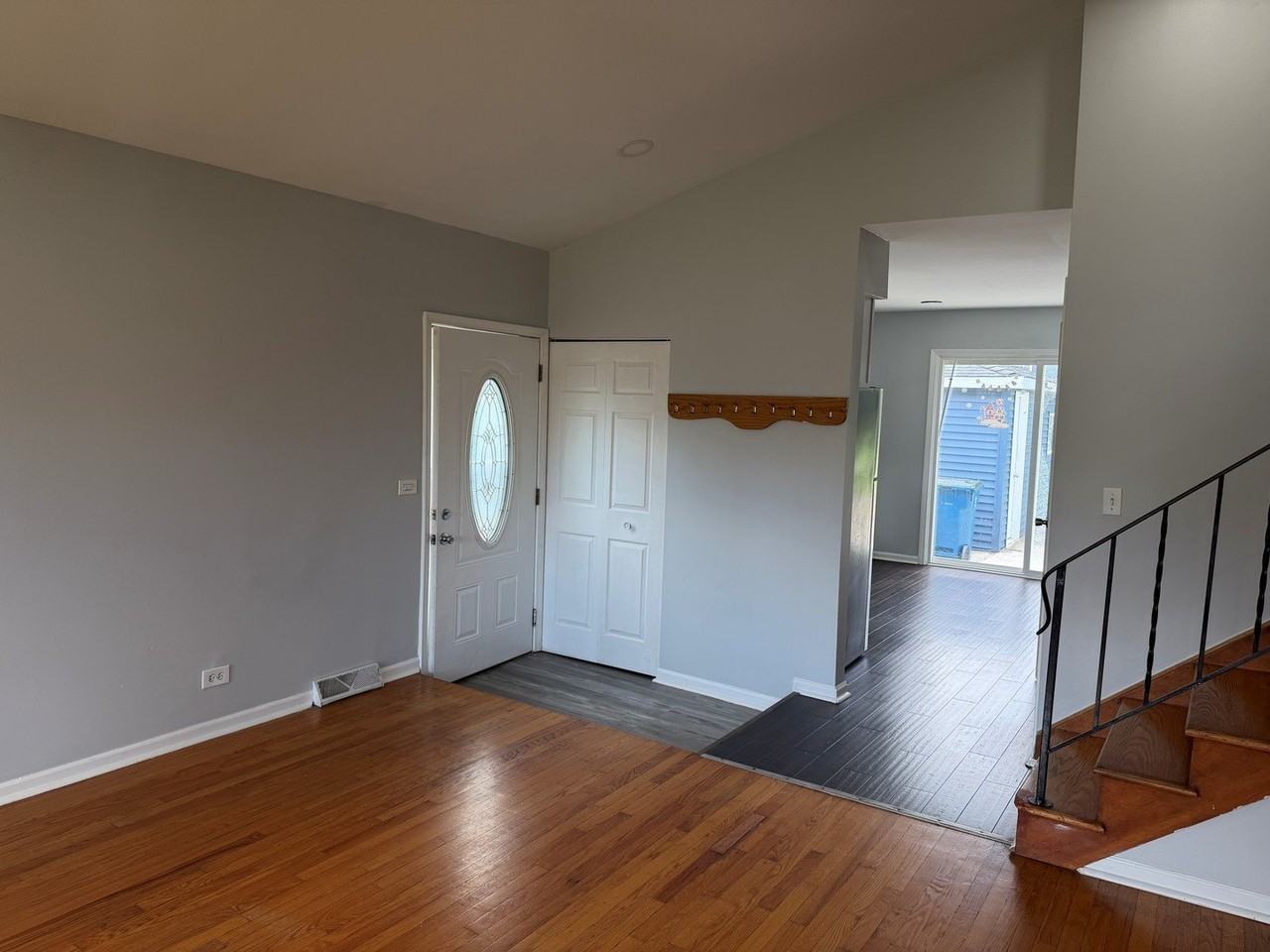 934 S Harvard Ave - Photo 4 of 14