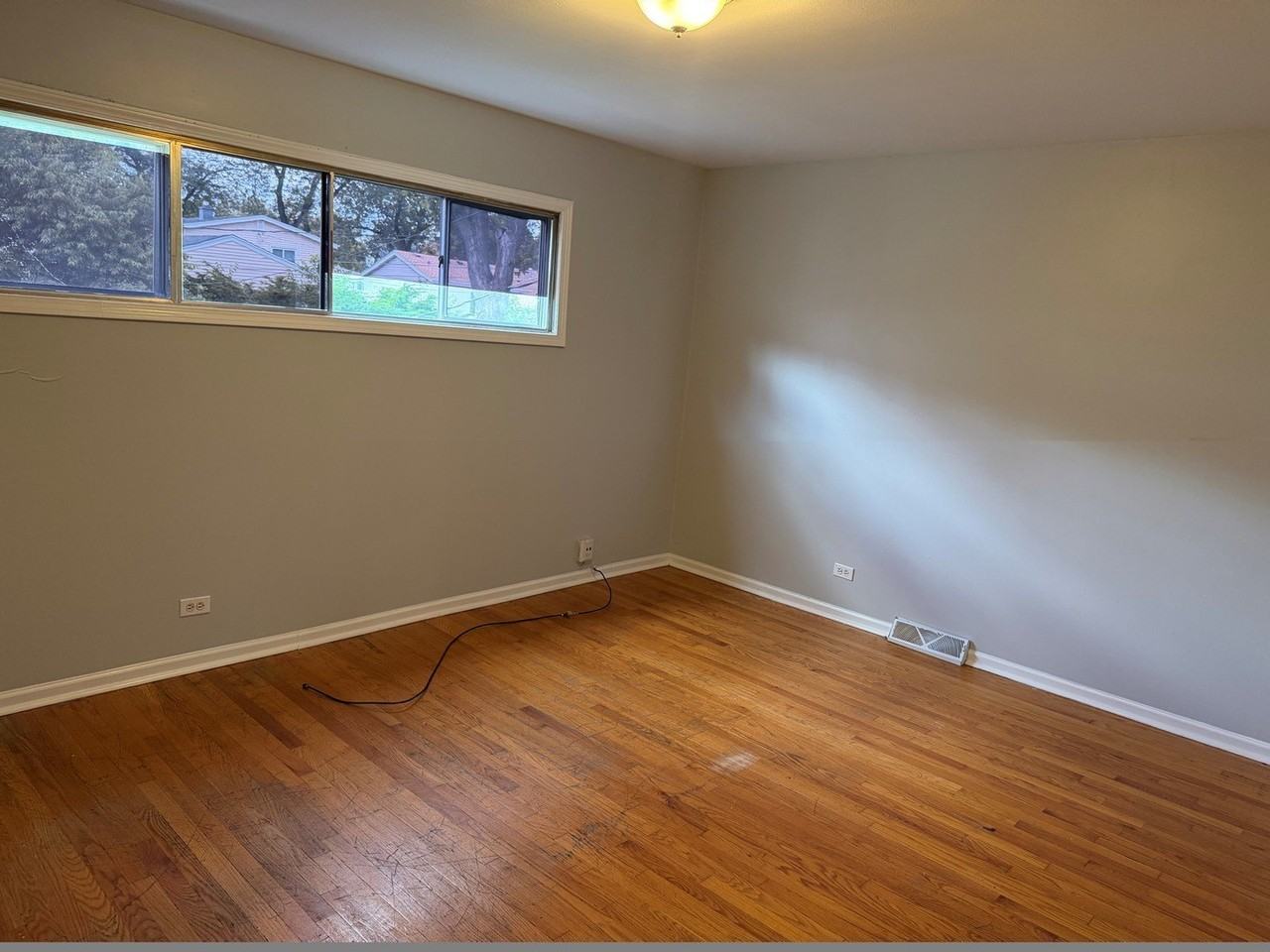 934 S Harvard Ave - Photo 6 of 14