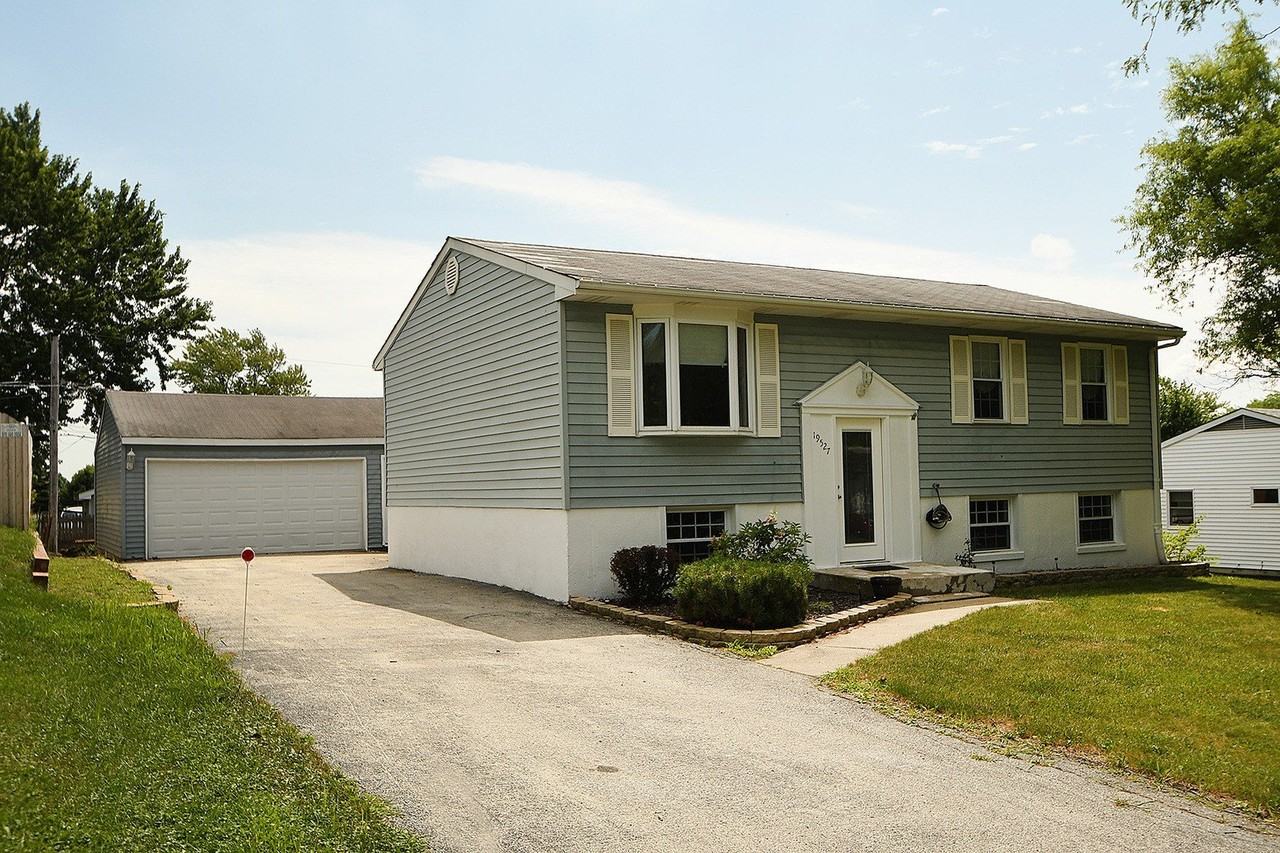 19527 Sycamore St - Photo 2 of 21
