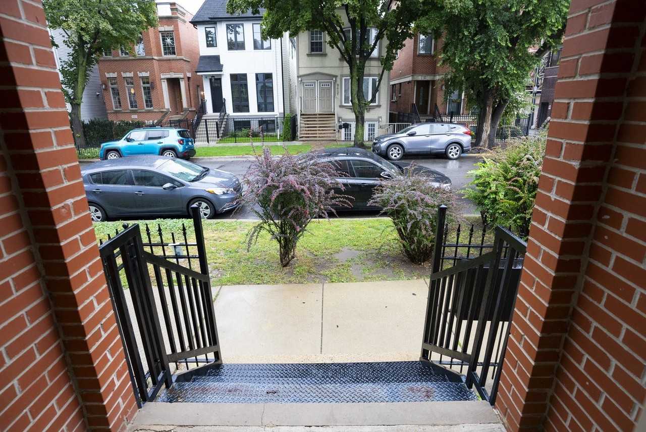 2416 N Greenview Ave #G - Photo 2 of 18