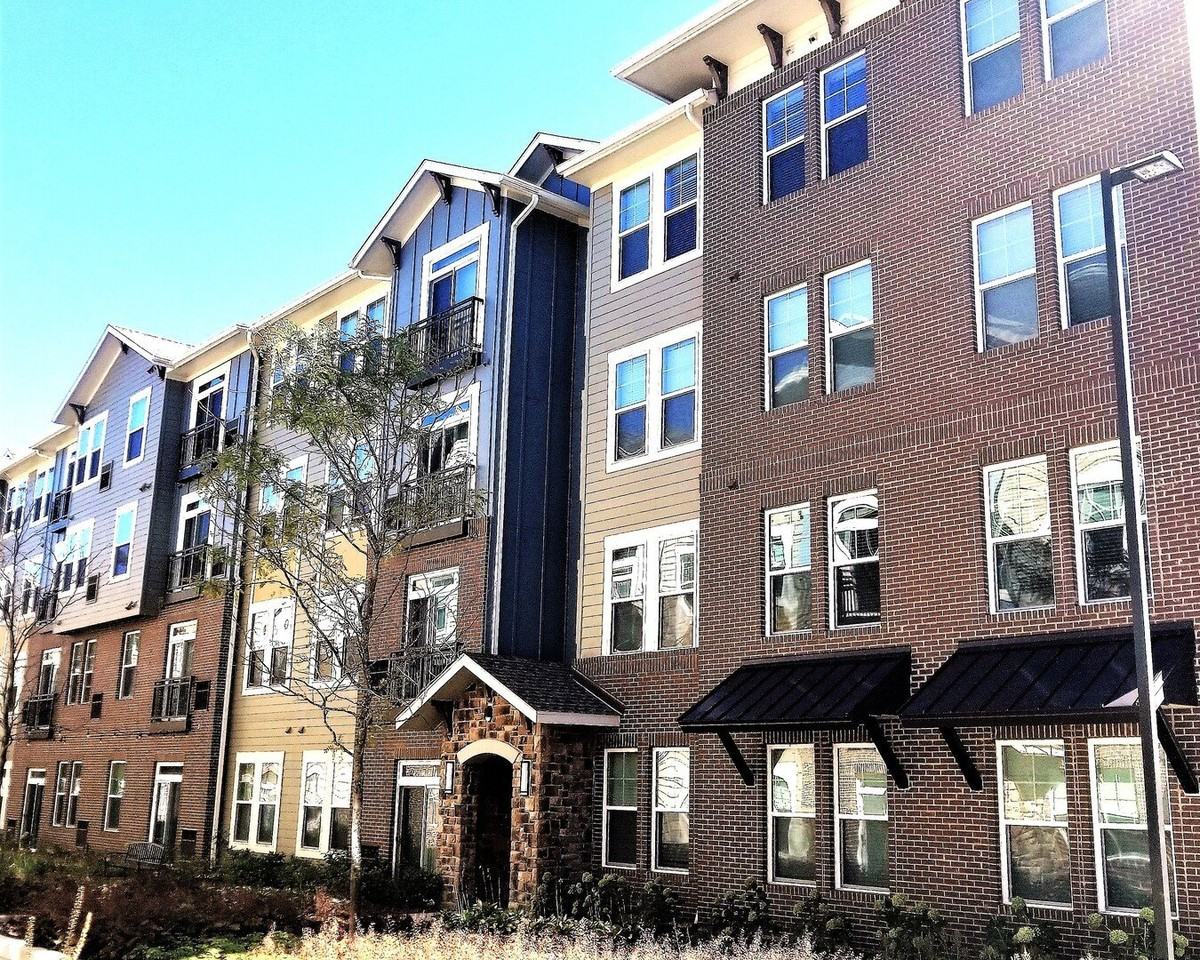 690 E Algonquin Rd #3304