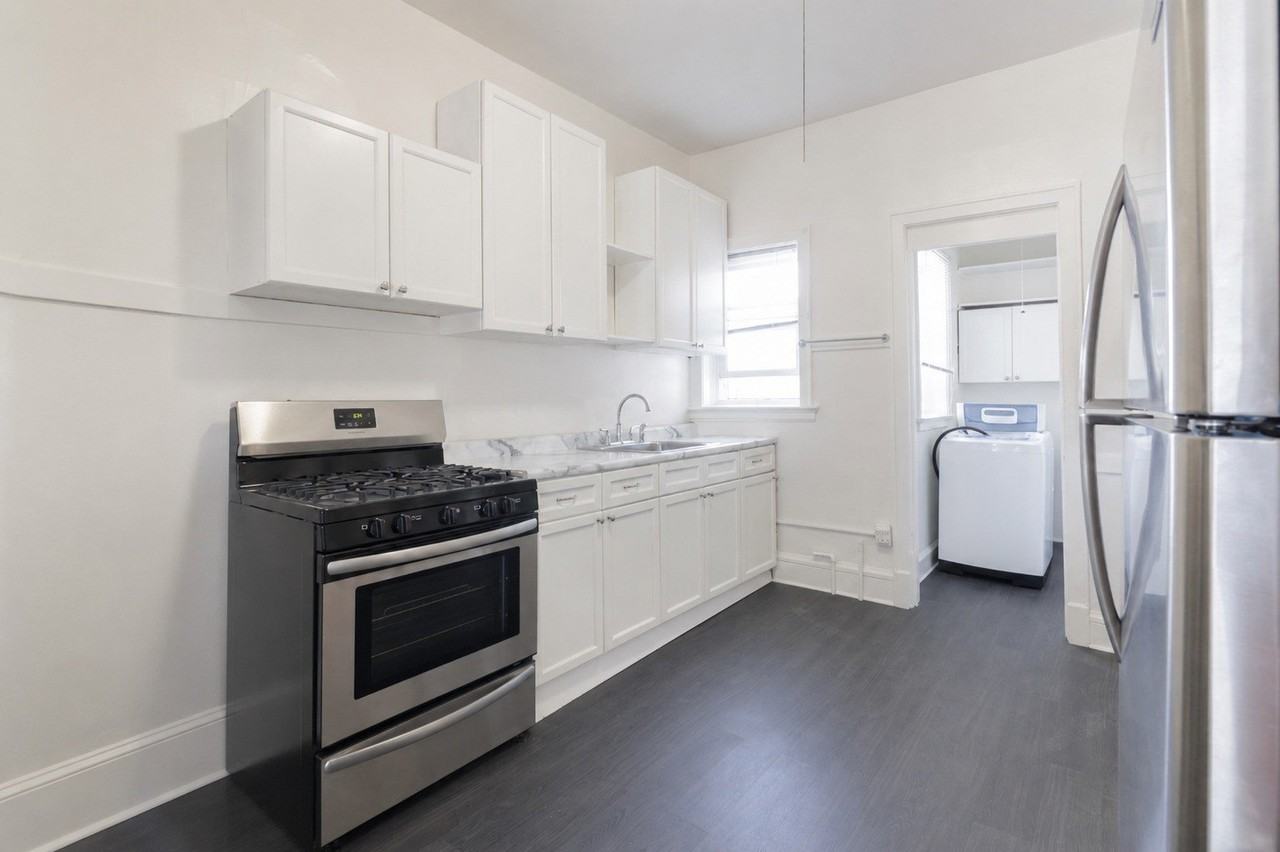 4754 N Lincoln Ave #3 - Photo 3 of 17