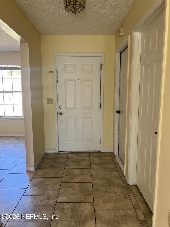 11170 Wandering Oaks Dr - Photo 2 of 15