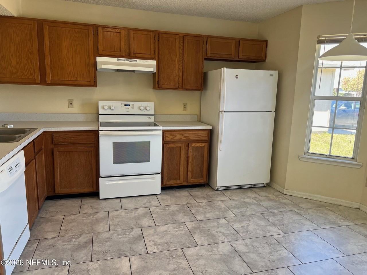 11170 Wandering Oaks Dr - Photo 4 of 15