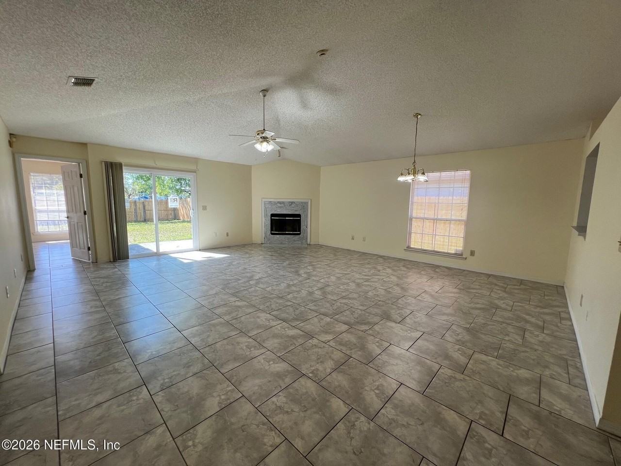 11170 Wandering Oaks Dr - Photo 6 of 15