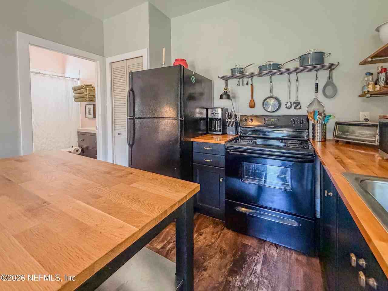 3885 Valencia Rd - Photo 5 of 9