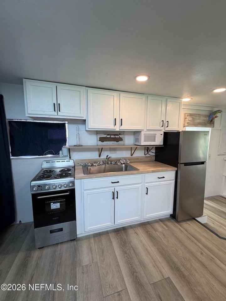 420 9th Ave S #A - Photo 5 of 10
