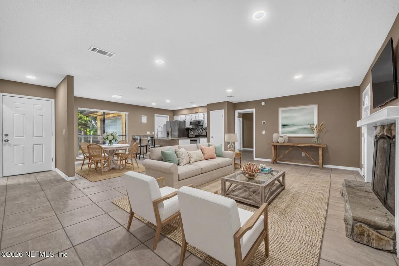 7526 Jasper Ave - Photo 3 of 14