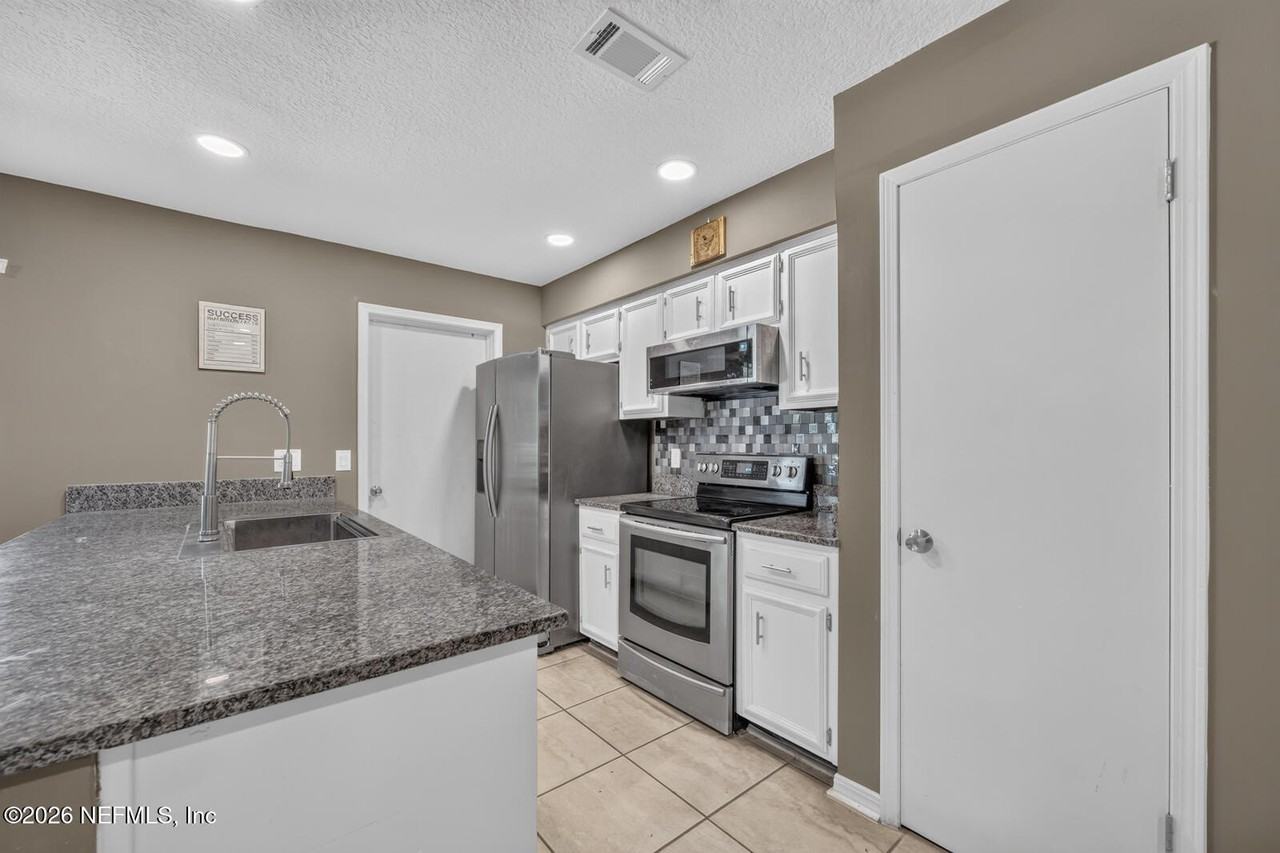 7526 Jasper Ave - Photo 5 of 14