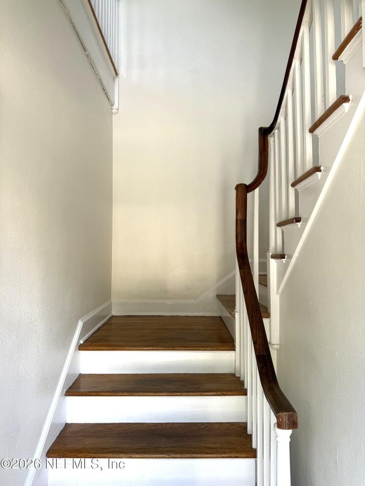1705 Mallory St - Photo 2 of 24