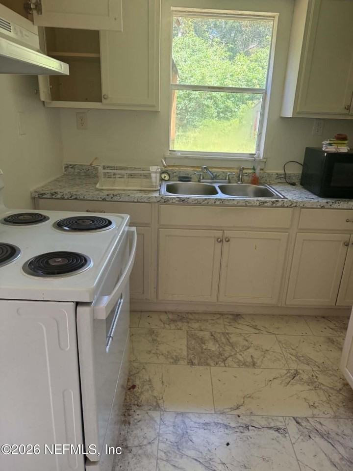 125 Tanner Ter - Photo 4 of 11