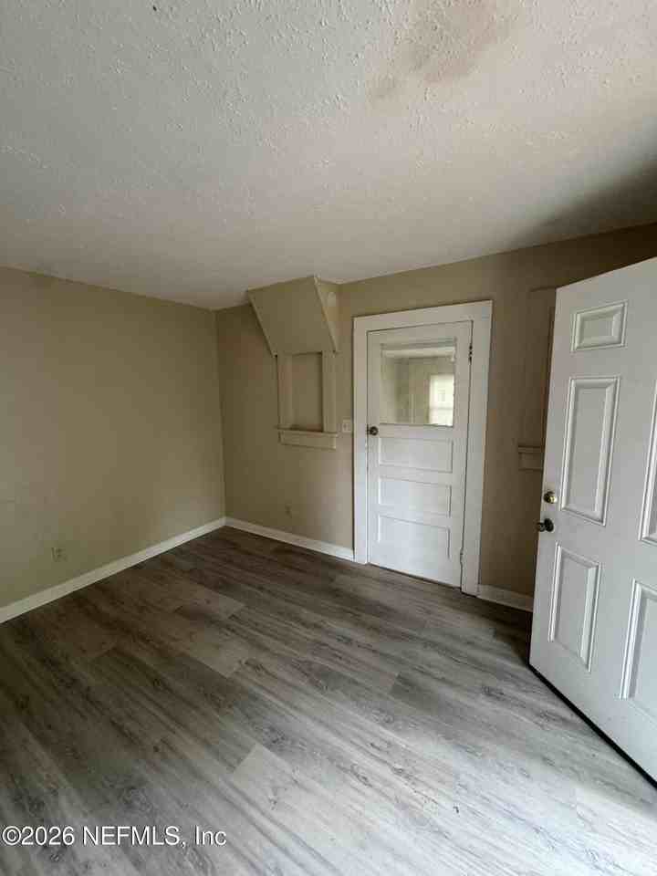 273 Day Ave - Photo 4 of 14